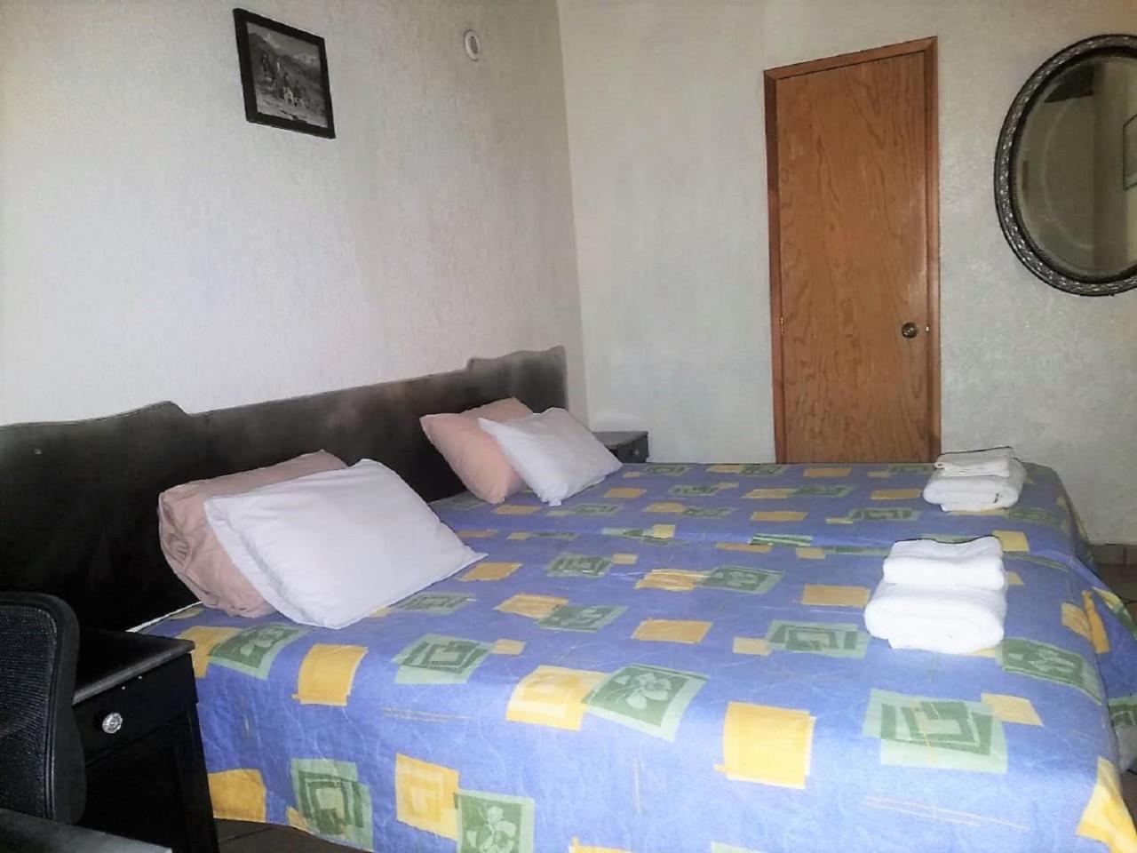 C Huespedes Sn Angel - Confirme Reservacion Al Telefono Siempre - Guest house *